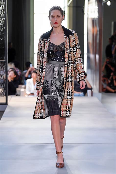 burberry 134 look runway.